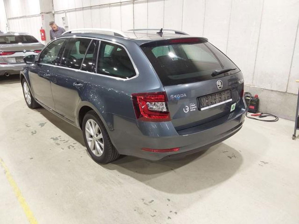 Skoda Octavia Station Wagon 1.5 G-TEC DSG Wagon Ambition (2)
