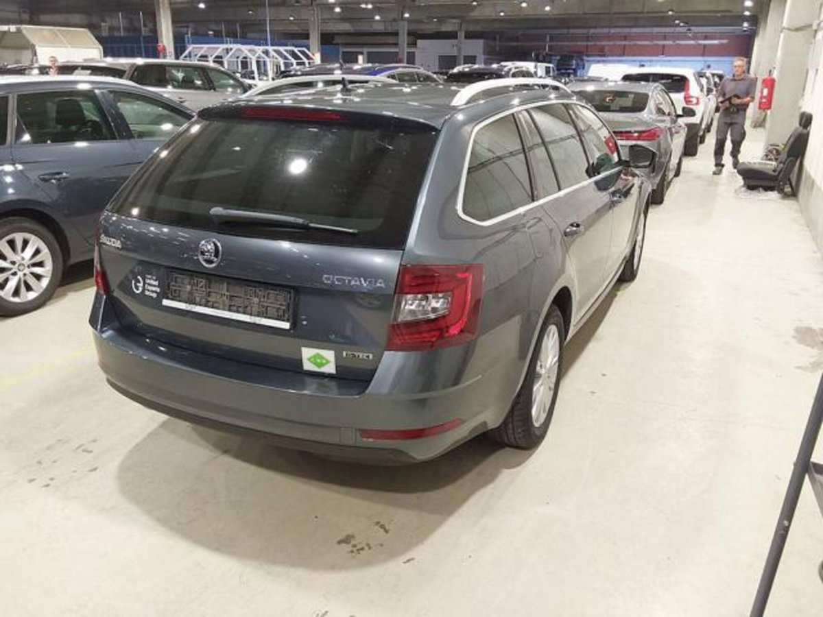 Skoda Octavia Station Wagon 1.5 G-TEC DSG Wagon Ambition (4)