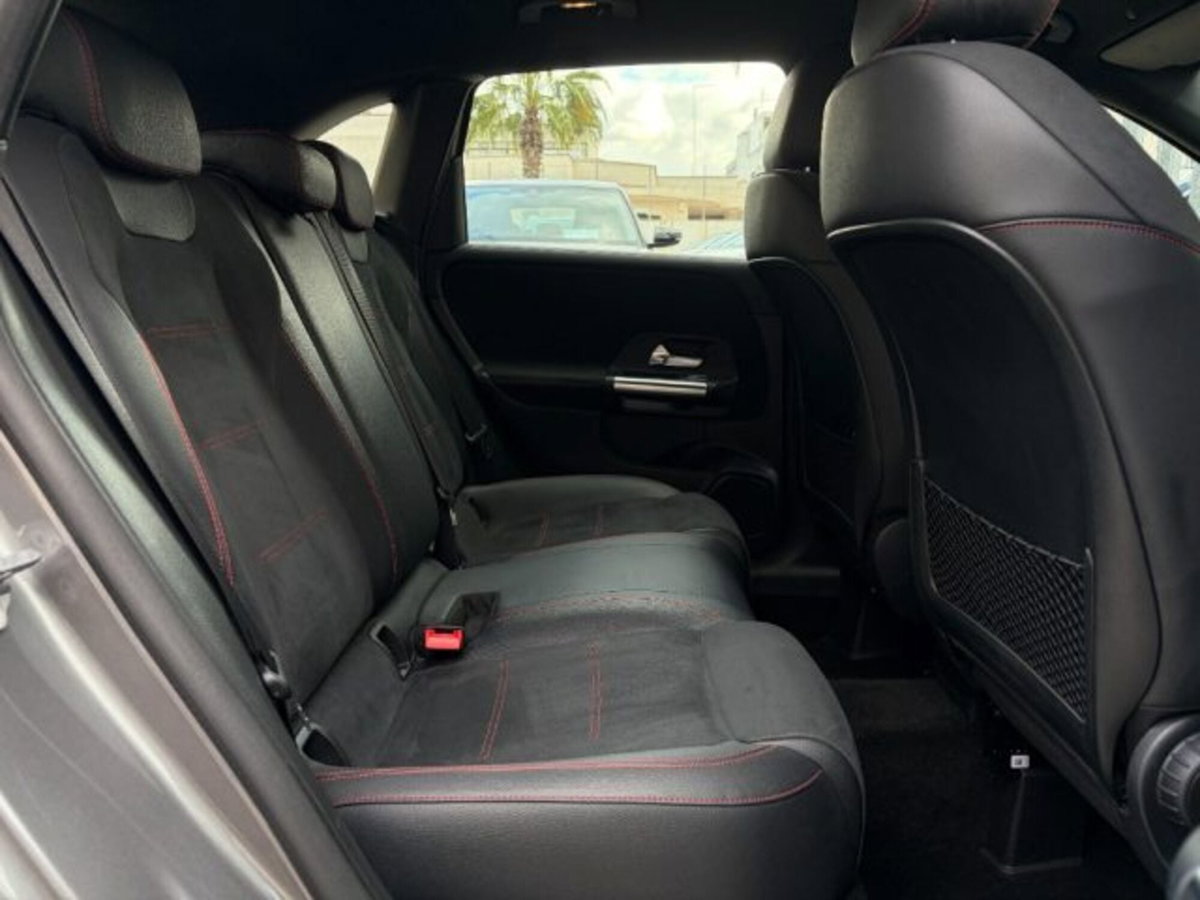 Mercedes-Benz Classe B 180 d Automatic Premium (11)