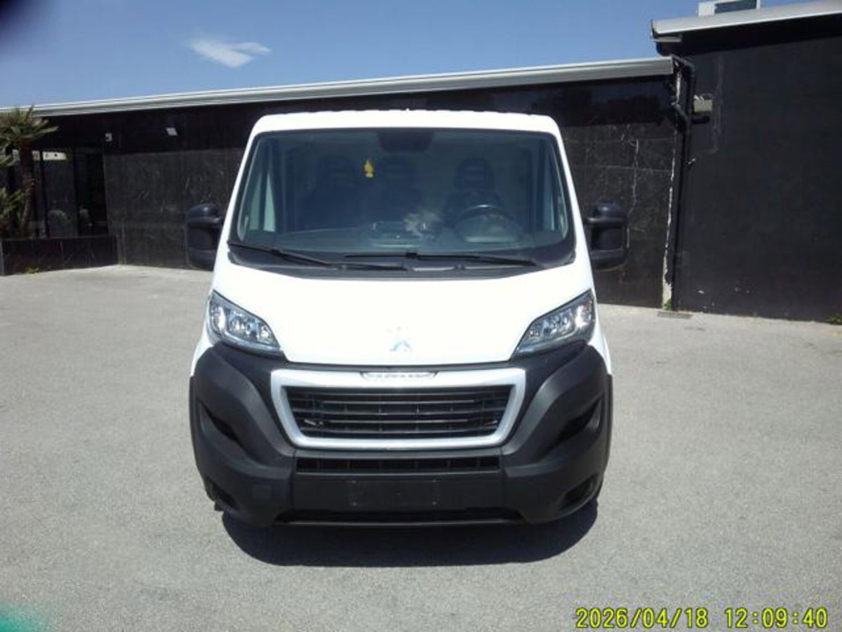 Peugeot Boxer Furgone 335 2.2 BlueHDi 140 S&S PM-TM Furgone Vetrato (2)
