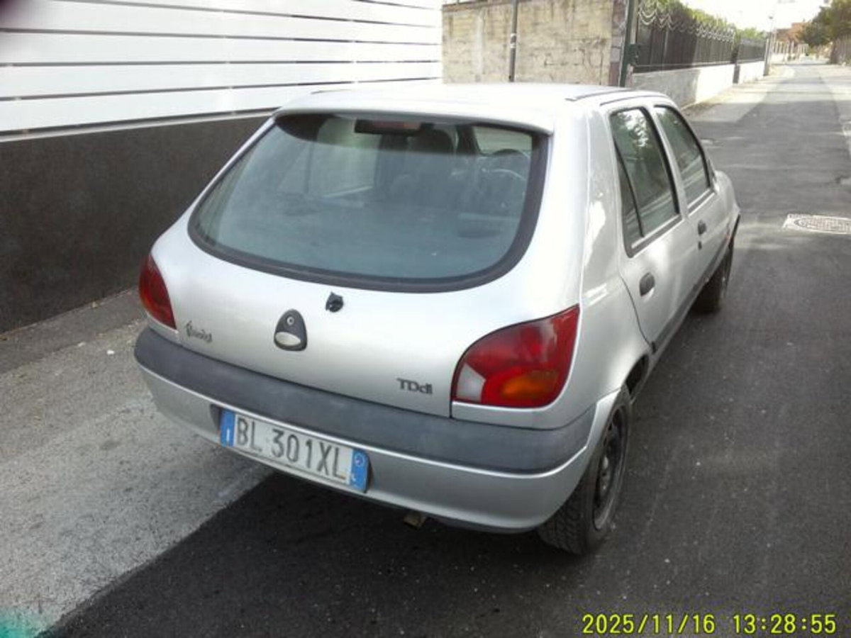 Ford Fiesta 1.8 TDdi cat 5 porte Ambiente (4)