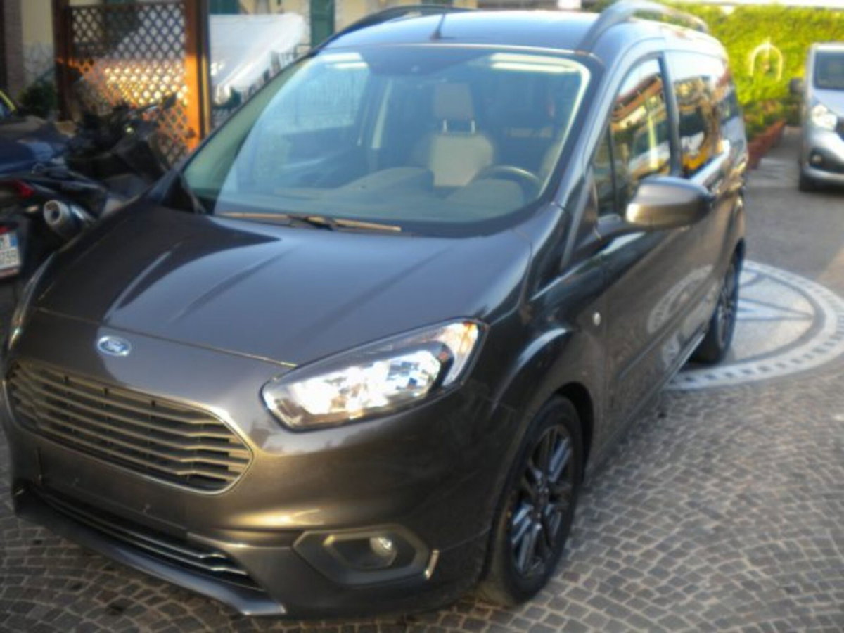Ford Tourneo Courier 1.5 TDCI 100 CV Sport (12)