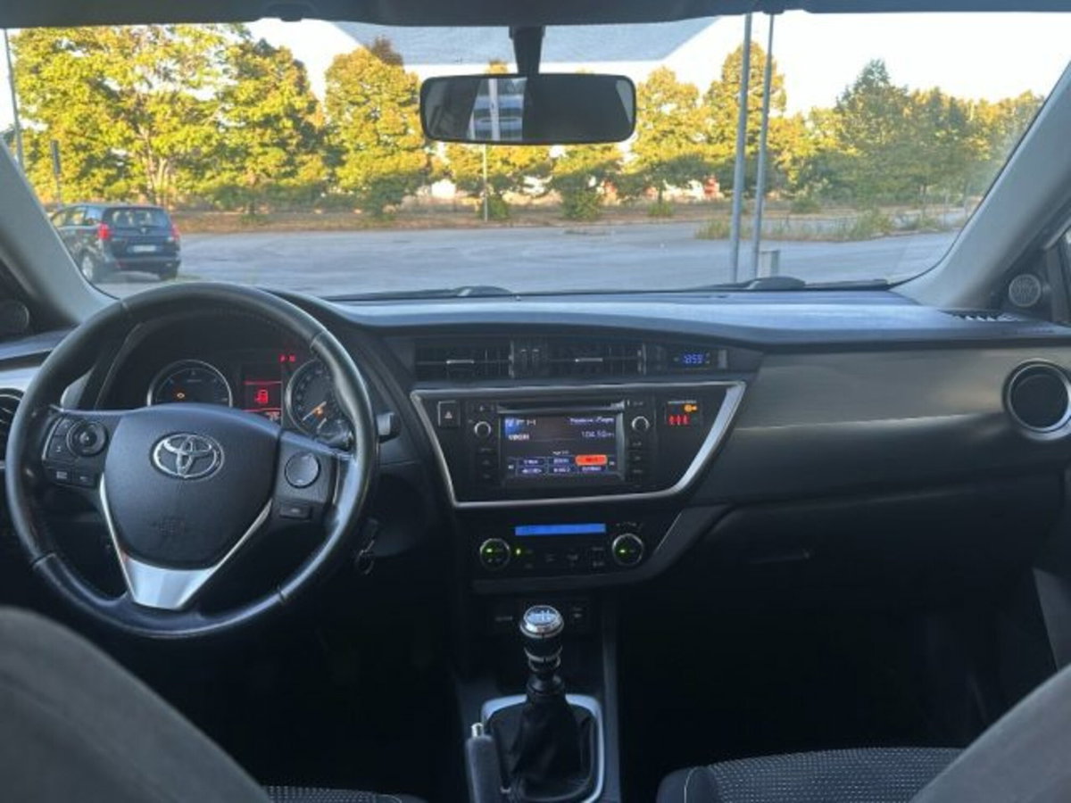 Toyota Auris Station Wagon 1.D-4D Lounge (10)