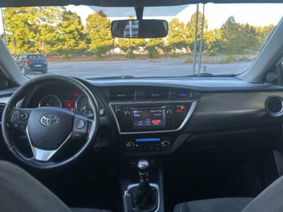 Toyota Auris Station Wagon 1.D-4D Lounge (10)