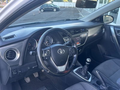 Toyota Auris Station Wagon 1.D-4D Lounge (11)