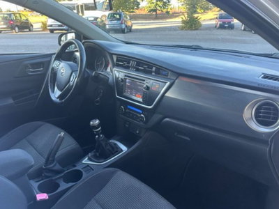 Toyota Auris Station Wagon 1.D-4D Lounge (13)