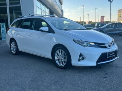 Toyota Auris Station Wagon 1.D-4D Lounge (2)