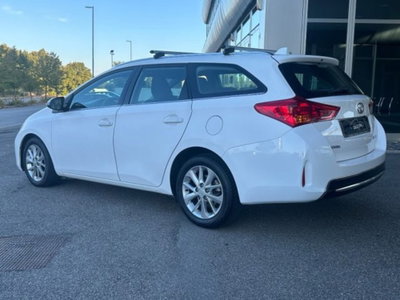Toyota Auris Station Wagon 1.D-4D Lounge (6)