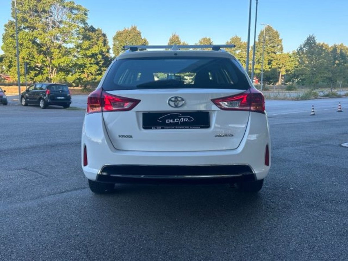 Toyota Auris Station Wagon 1.D-4D Lounge (9)