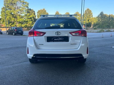 Toyota Auris Station Wagon 1.D-4D Lounge (9)