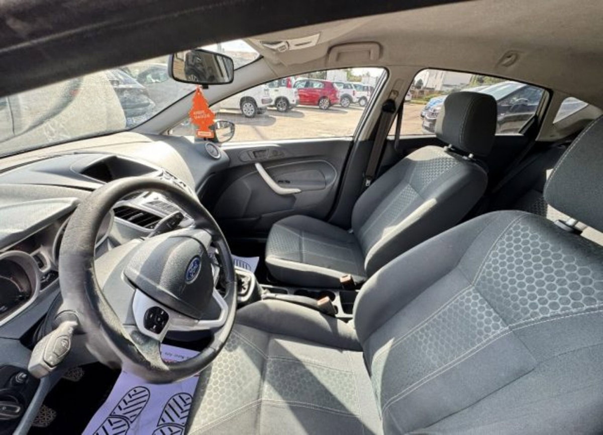 Ford Fiesta 1.4 TDCi 68CV 5 porte Titanium (9)