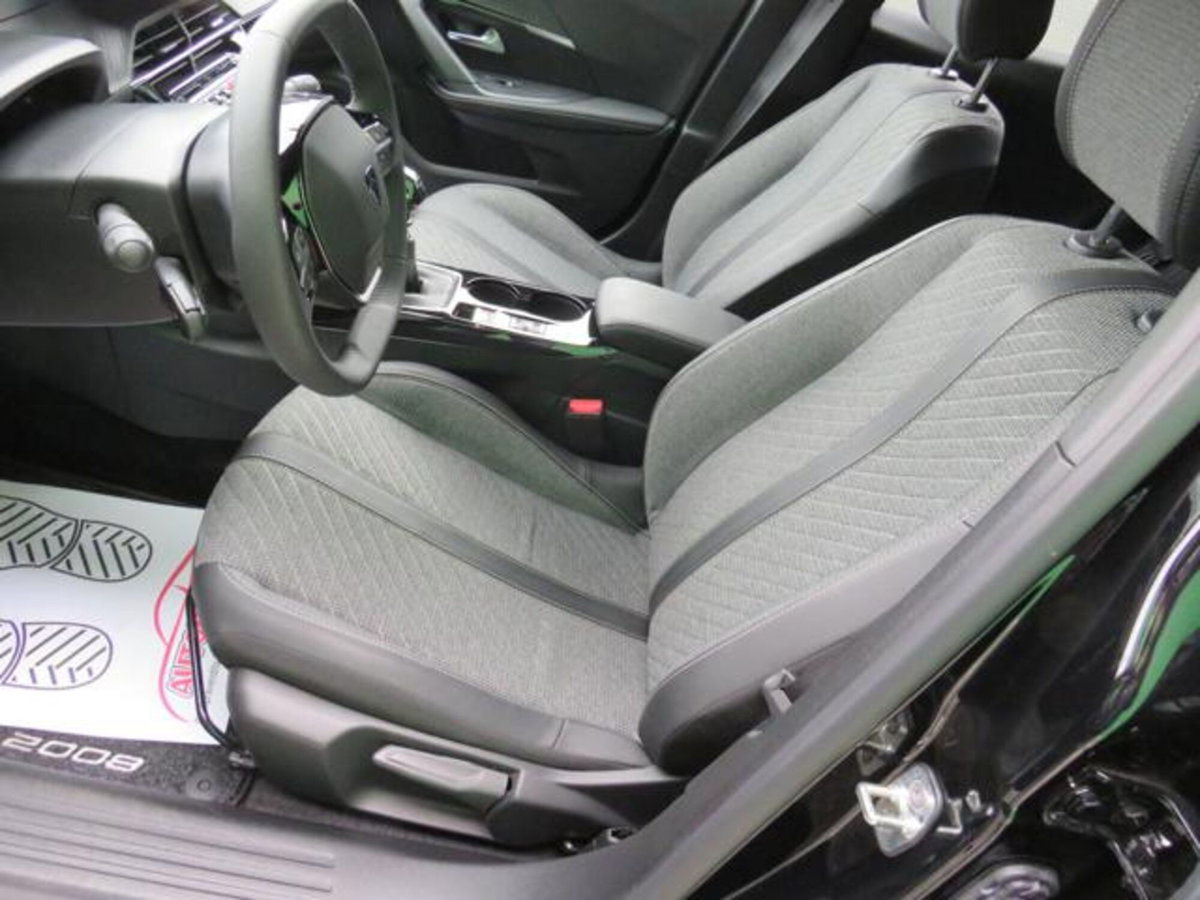 Peugeot 2008 PureTech 100 S&S Allure (15)