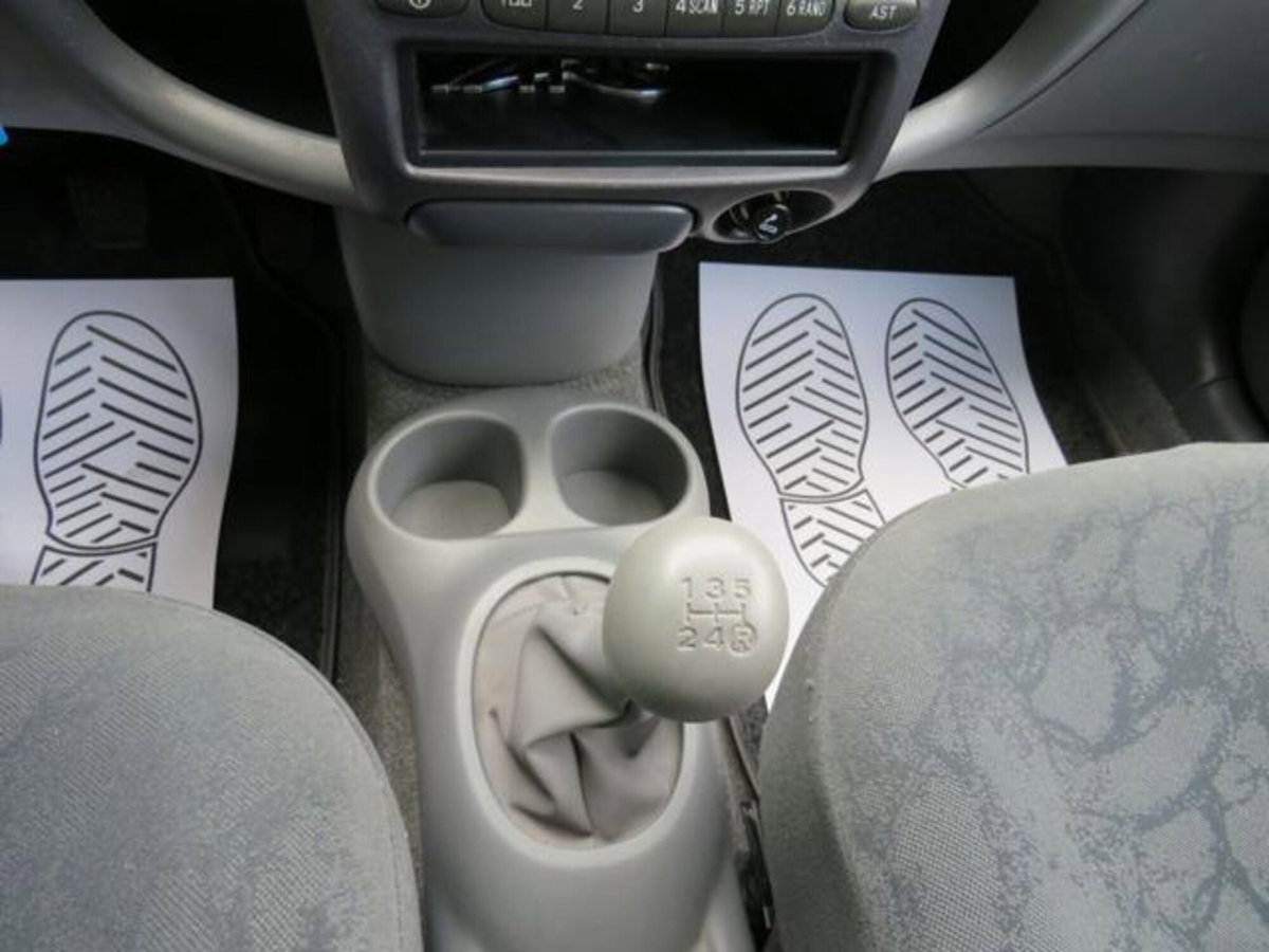 Toyota Yaris 16V cat 5 porte Sol '03 (11)