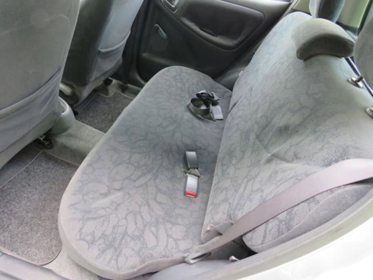 Toyota Yaris 16V cat 5 porte Sol '03 (17)