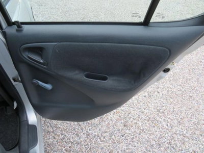 Toyota Yaris 16V cat 5 porte Sol '03 (19)