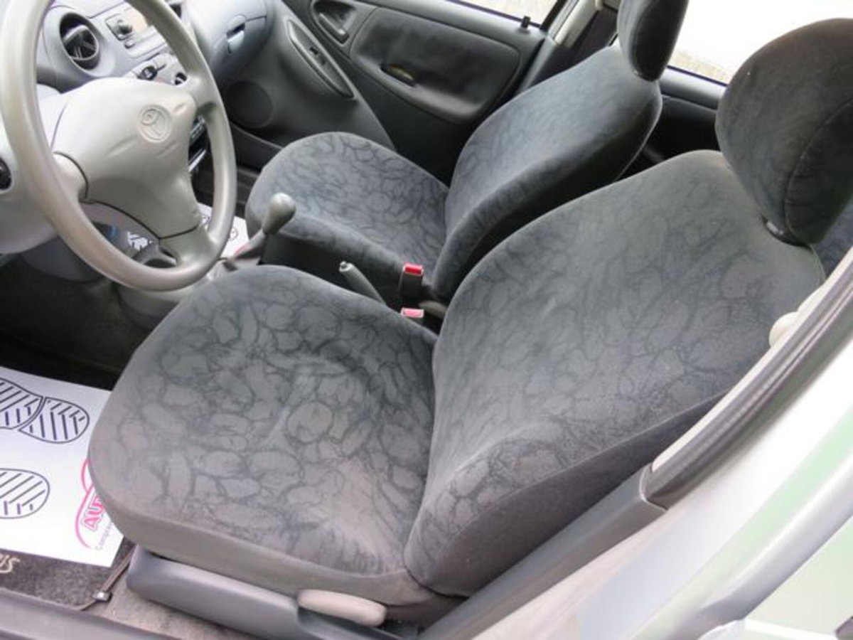 Toyota Yaris 16V cat 5 porte Sol '03 (8)