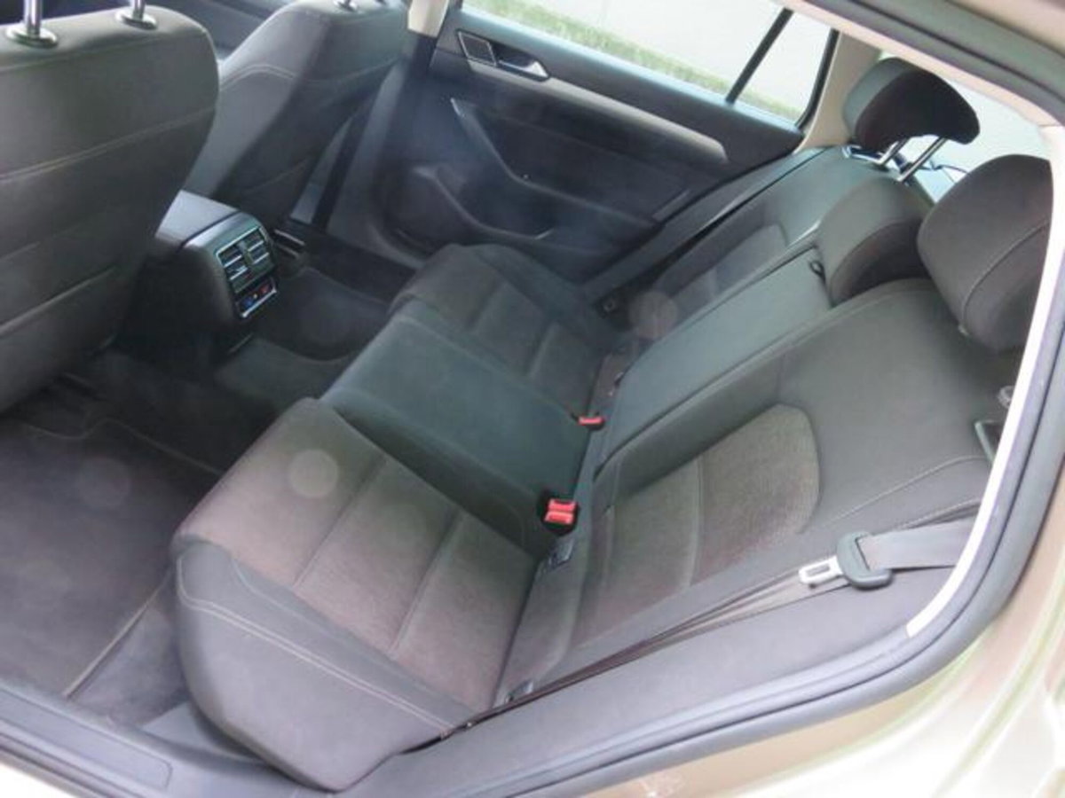Volkswagen Passat Variant 1.6 TDI DSG Comfortline BlueMotion Tech. (17)