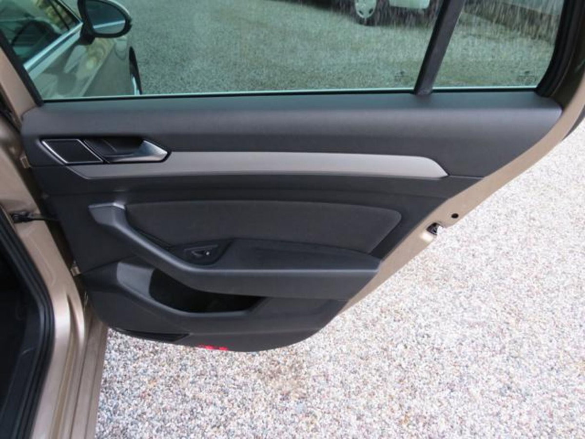 Volkswagen Passat Variant 1.6 TDI DSG Comfortline BlueMotion Tech. (20)