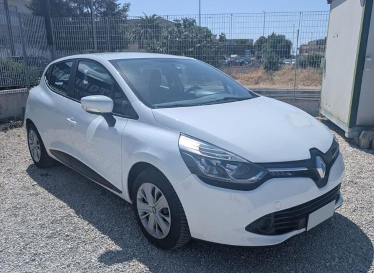 Renault Clio 1.2 75CV 5 porte Zen (2)