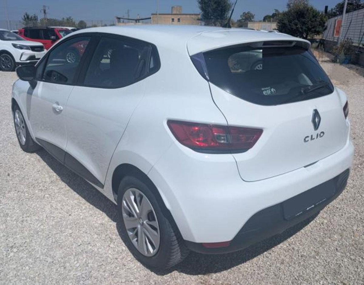 Renault Clio 1.2 75CV 5 porte Zen (4)