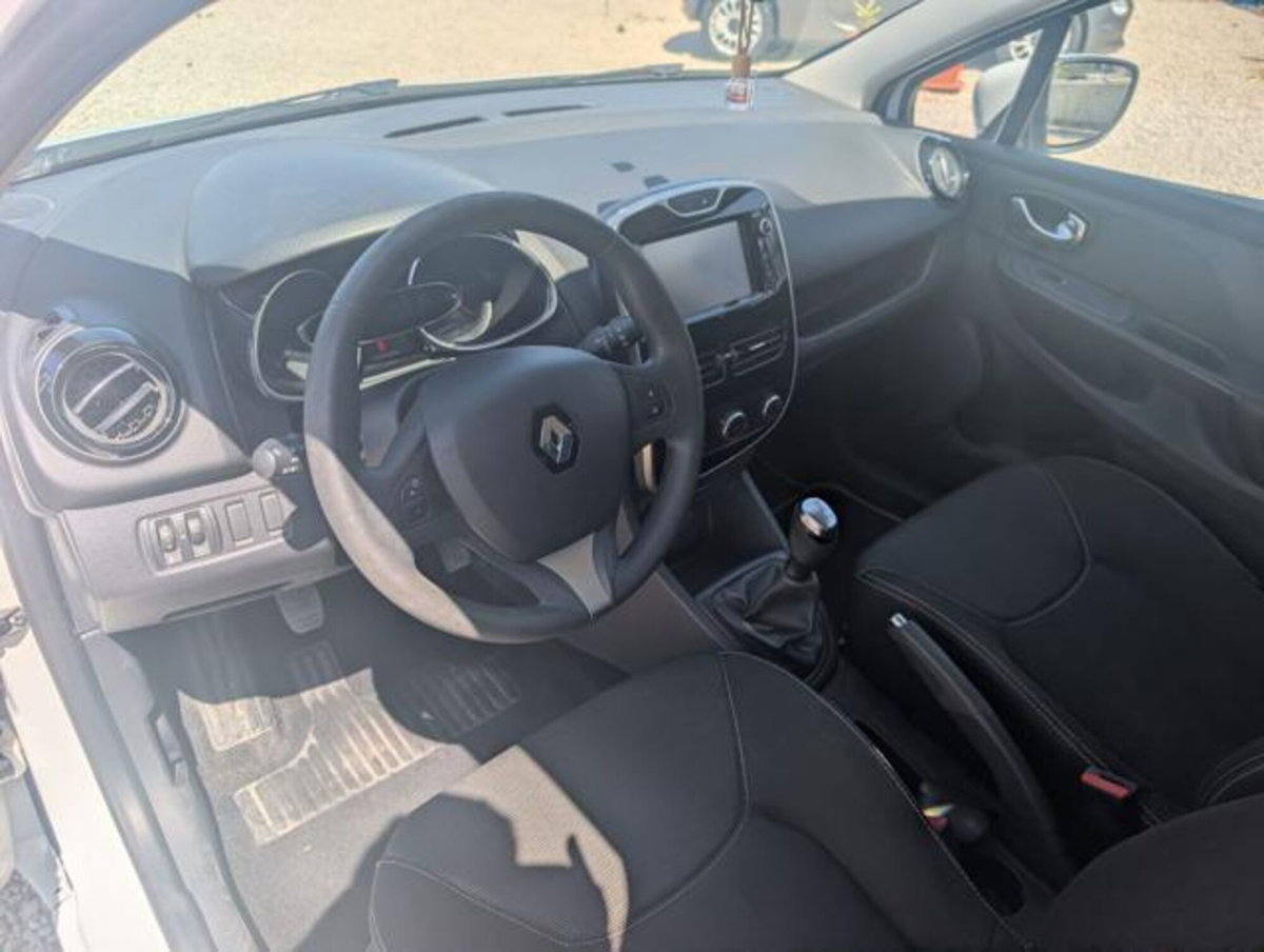 Renault Clio 1.2 75CV 5 porte Zen (5)