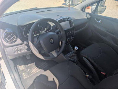 Renault Clio 1.2 75CV 5 porte Zen (5)