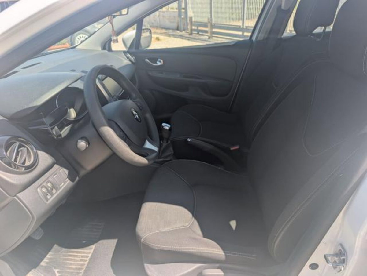 Renault Clio 1.2 75CV 5 porte Zen (6)