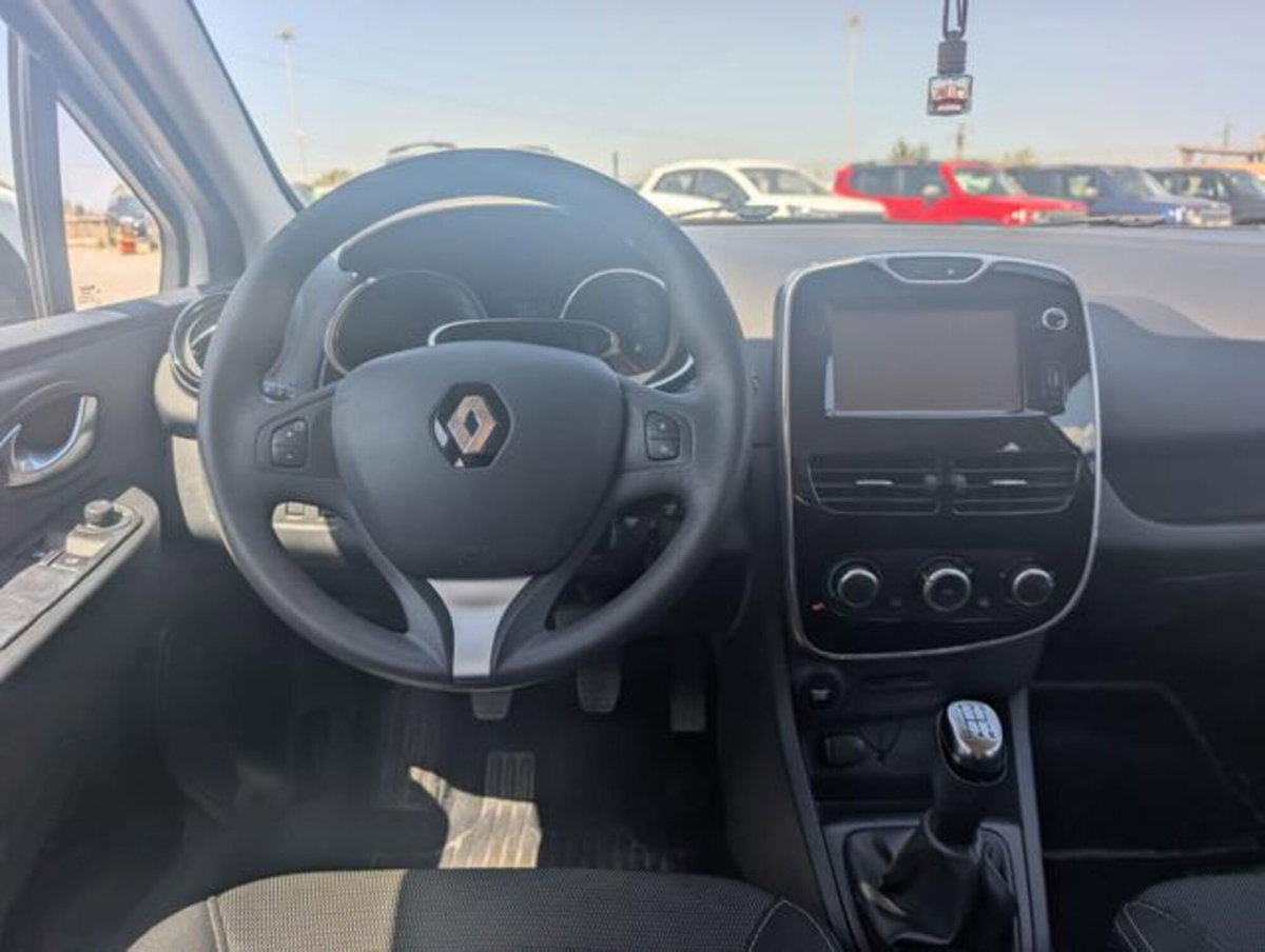 Renault Clio 1.2 75CV 5 porte Zen (9)