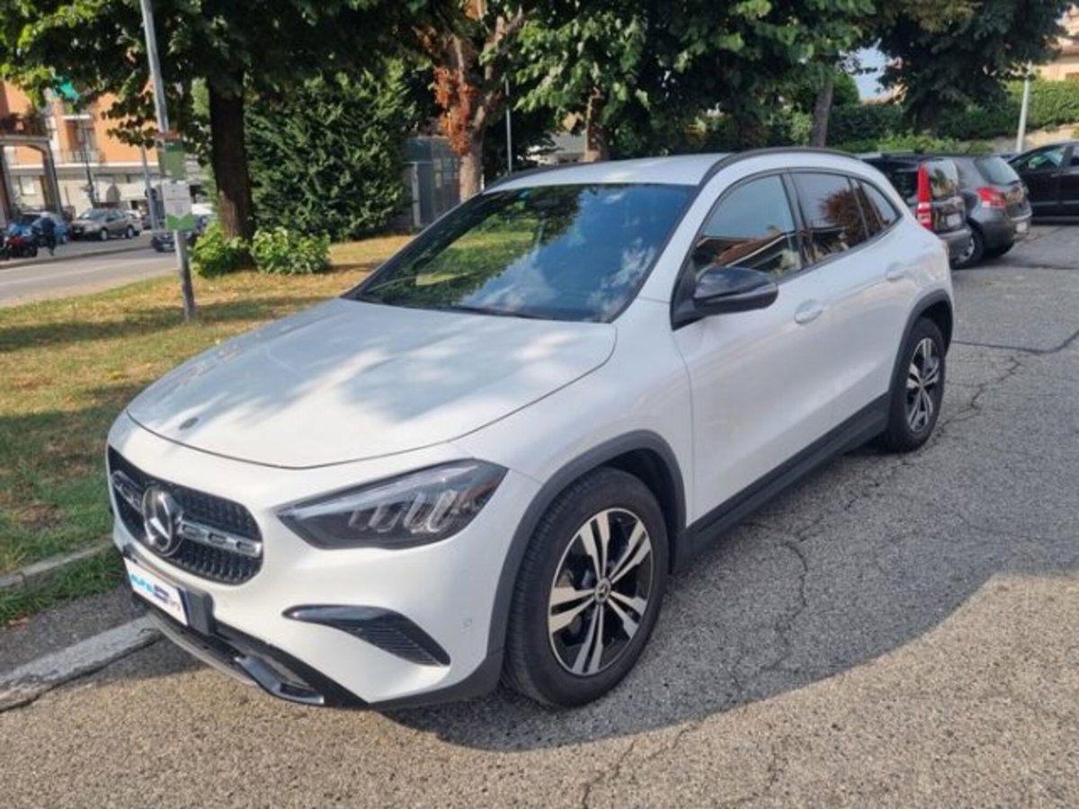 Mercedes-Benz GLA SUV 200 d Progressive Advanced Plus 4matic auto (4)