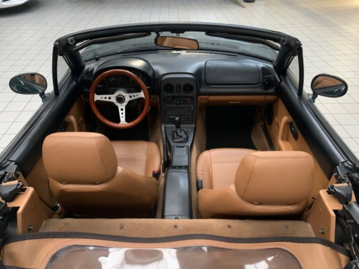 Mazda MX-5 1.6i 16V cat British Green (10)