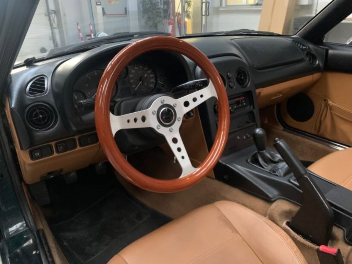Mazda MX-5 1.6i 16V cat British Green (13)