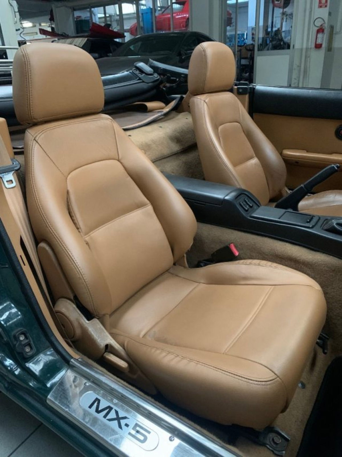 Mazda MX-5 1.6i 16V cat British Green (15)
