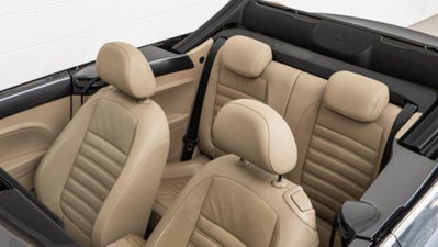 Volkswagen Maggiolino Cabrio 1.6 TDI DSG Design (11)