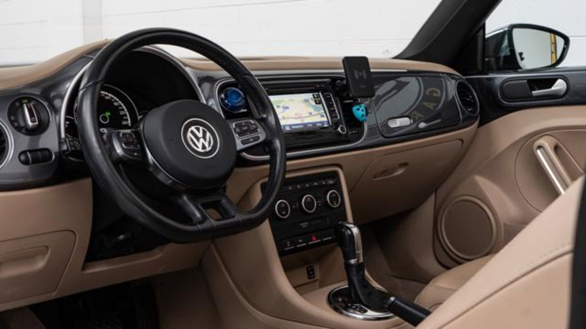 Volkswagen Maggiolino Cabrio 1.6 TDI DSG Design (12)
