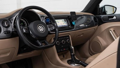 Volkswagen Maggiolino Cabrio 1.6 TDI DSG Design (12)