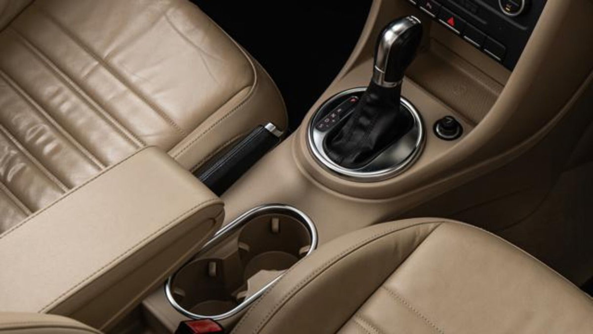 Volkswagen Maggiolino Cabrio 1.6 TDI DSG Design (13)