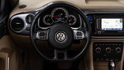 Volkswagen Maggiolino Cabrio 1.6 TDI DSG Design (14)