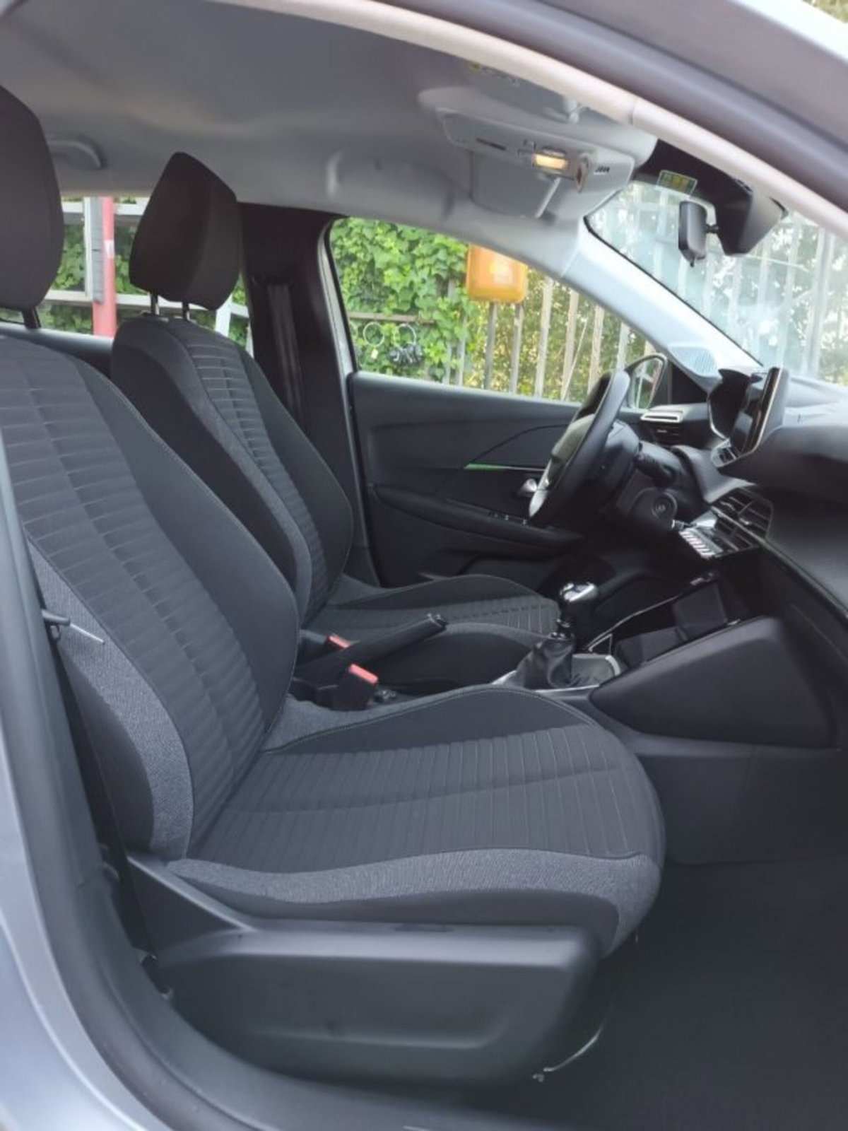 Peugeot 208 1.2 puretech Active s&s 100cv (6)