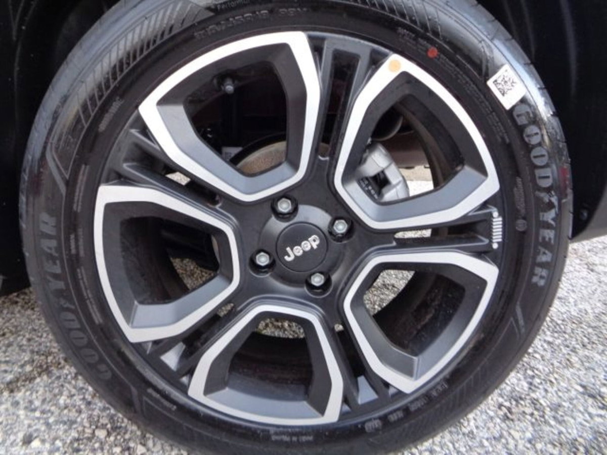 Jeep Avenger 1.2 turbo Summit fwd 100cv (12)