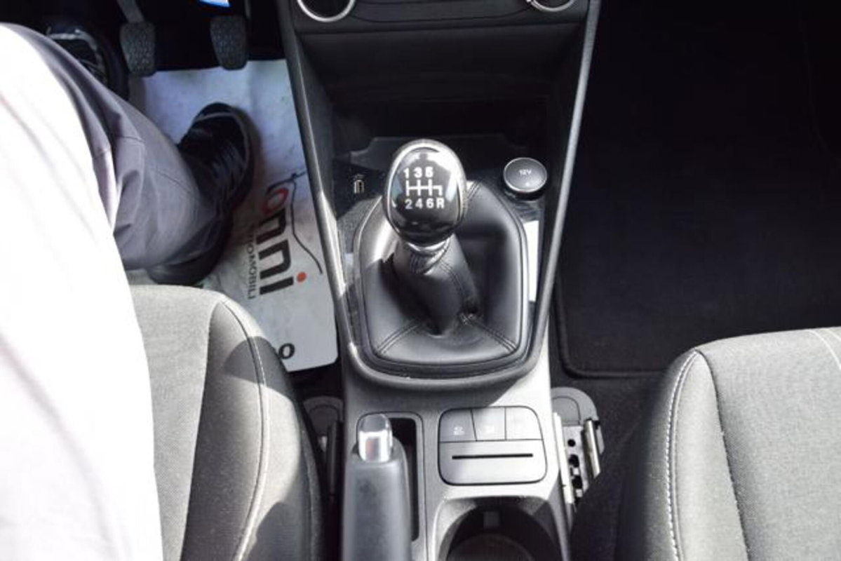 Ford Fiesta 1.5 TDCi 85 CV 3 porte  Business (16)