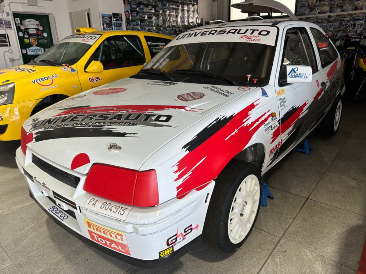 Opel Kadett 2.0 3 porte GSi (2)