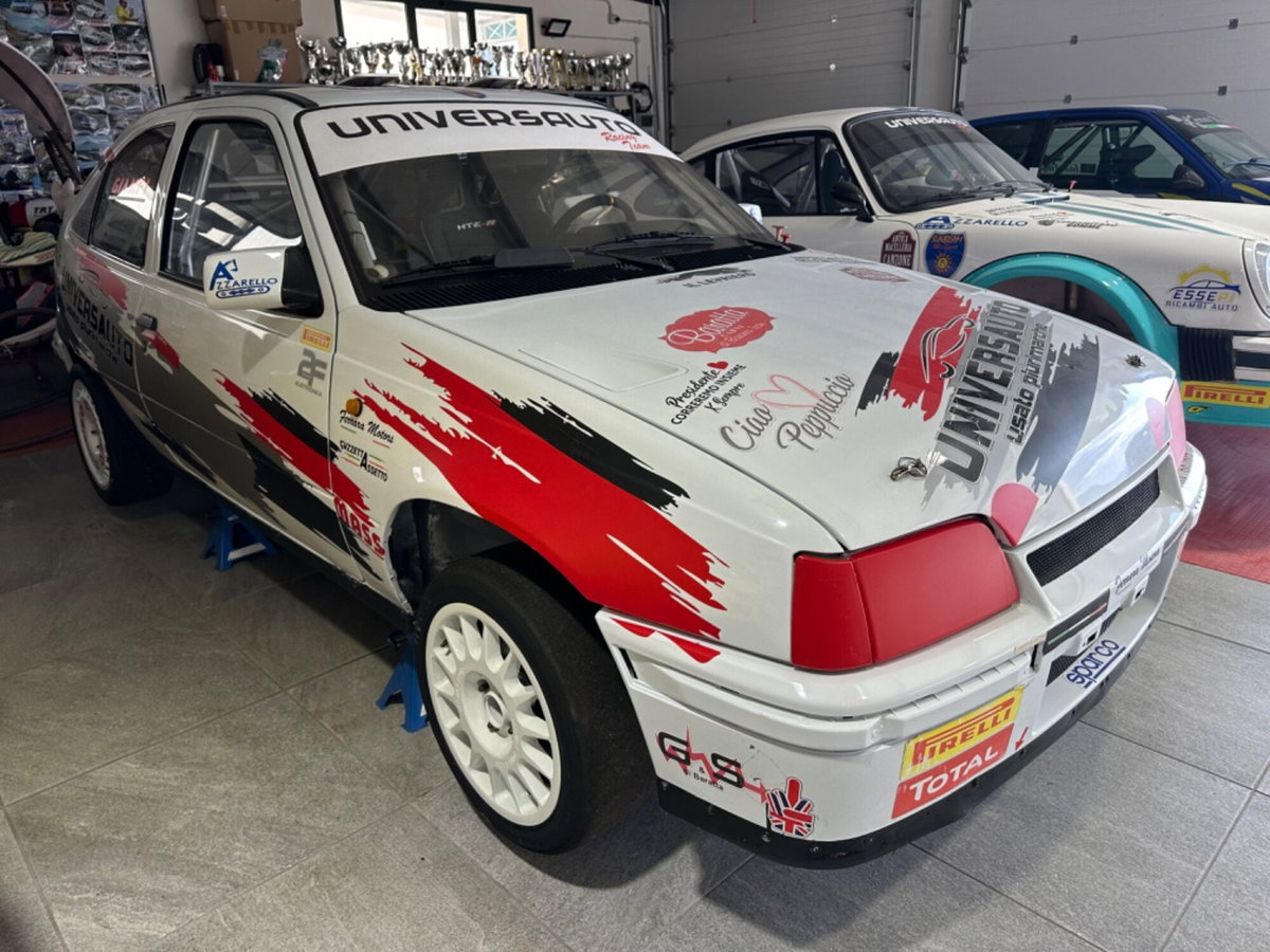 Opel Kadett 2.0 3 porte GSi (3)