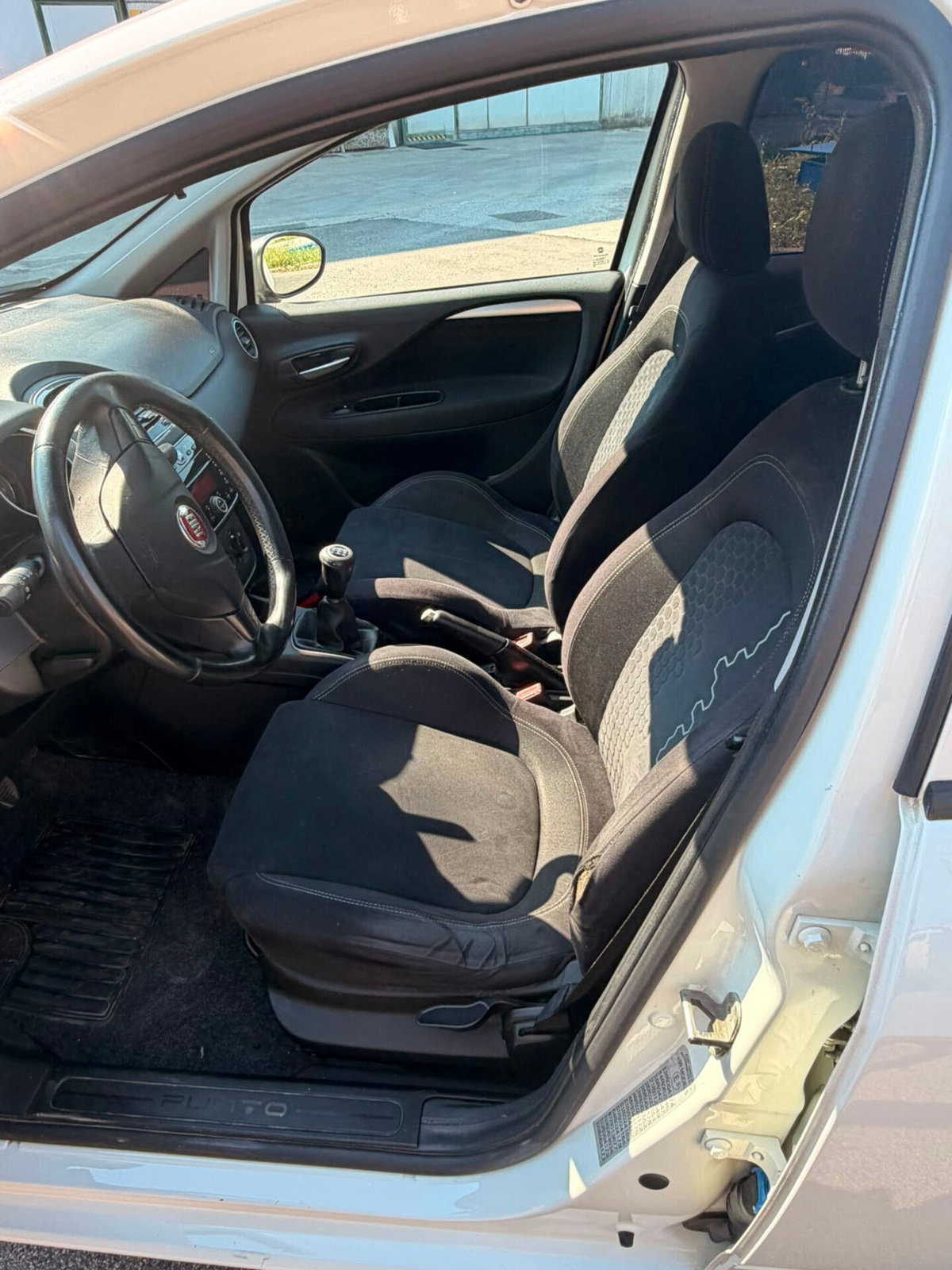 Fiat Punto 1.3 MJT II 75 CV 5 porte Lounge (10)