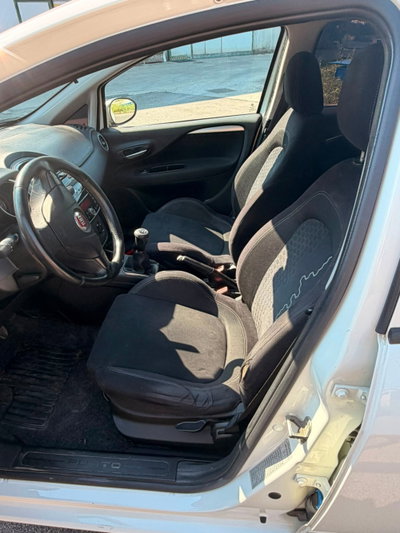 Fiat Punto 1.3 MJT II 75 CV 5 porte Lounge (10)
