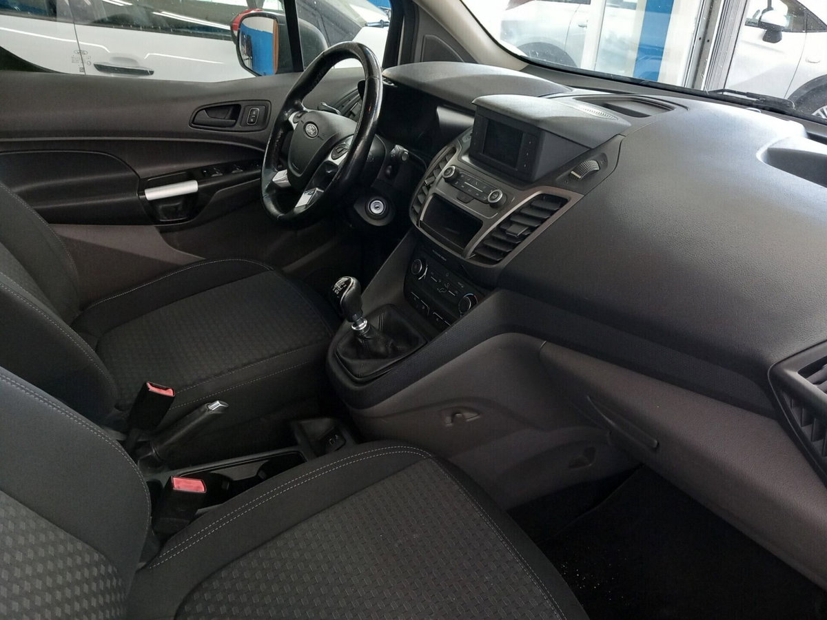 Ford Tourneo Connect 1.5 TDCi 120 CV Titanium (17)