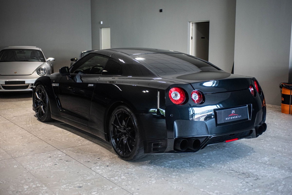 Nissan GT-R 3.8 V6 Black Edition (10)