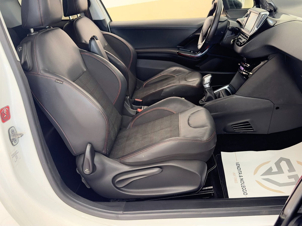 Peugeot 208 100 3 porte GT Line (9)