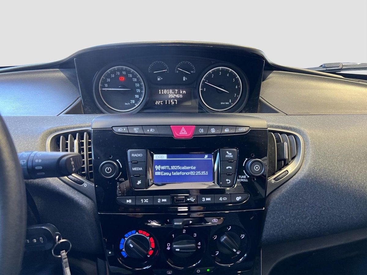 Lancia Ypsilon 1.0 FireFly 5 porte S&S Hybrid Ecochic Silver (10)