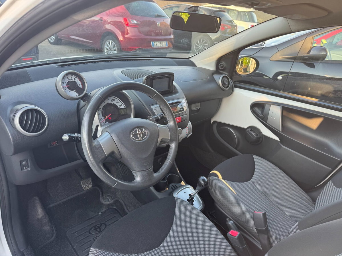 Toyota Aygo 1.0 12V VVT-i 5 porte Lounge Connect (8)