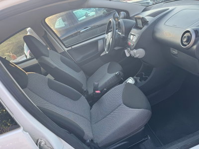 Toyota Aygo 1.0 12V VVT-i 5 porte Lounge Connect (9)